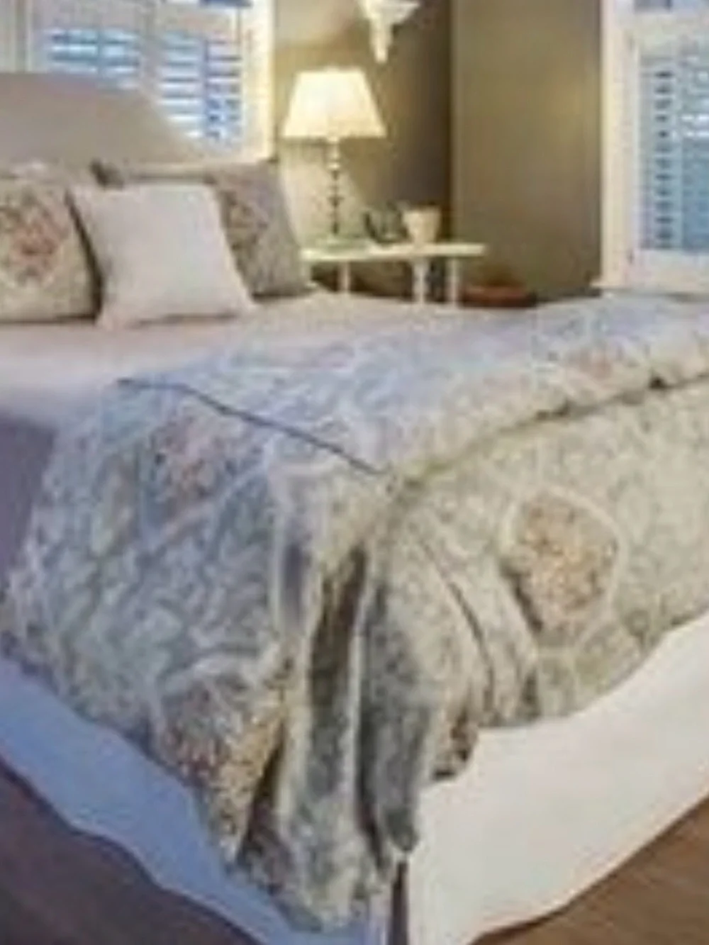 Pottery Barn Classic Floral Reversible Duvet Cover & 2 standard shams.